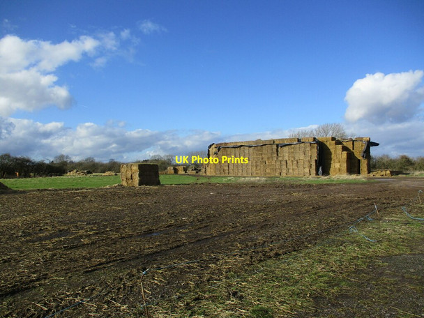 Photo 6"x4" Strawstack near Pinfold Lane Barrow\/SK8915 c2022