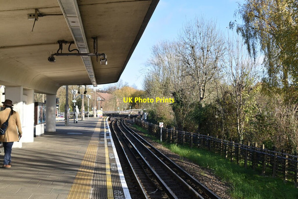 Photo 6"x4" Loughton Station Loughton\/TQ4396 c2021