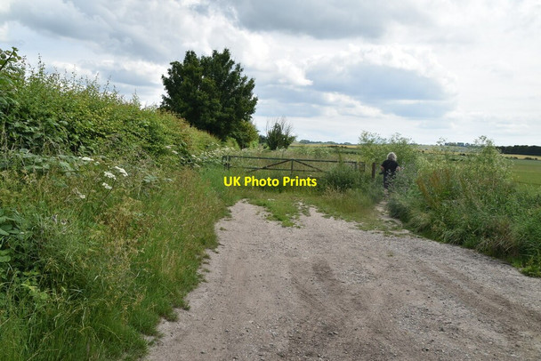 Photo 6"x4" Barrier on path Royston\/TL3541 c2021