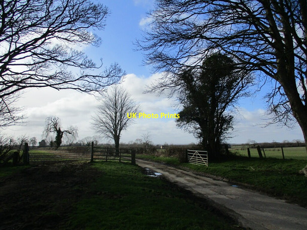 Photo 6"x4" Gate on the road to Moorby Moorby c2022