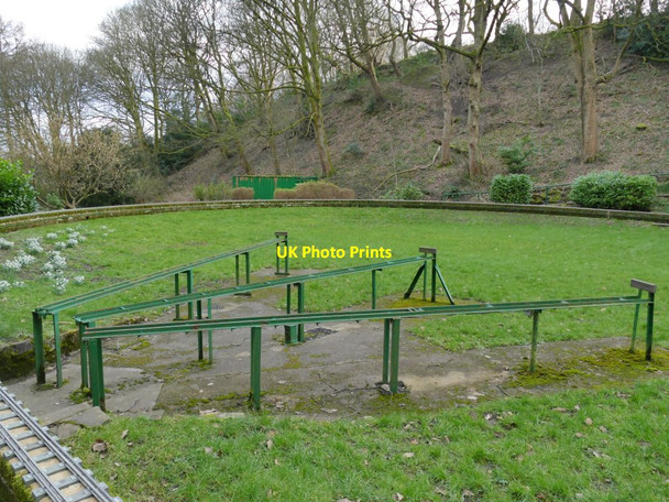 Photo 6"x4" Northcliffe Park: raised railway track Shipley\/SE1437 c2022