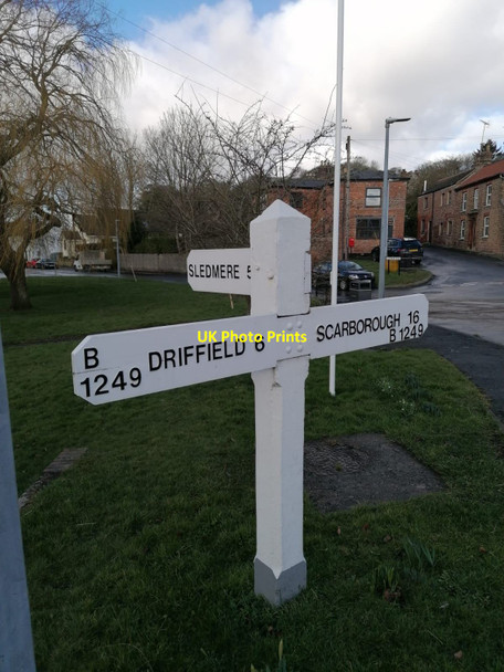 Photo 6"x4" Direction Sign \u00e2\u0080\u0093 Signpost on the B1249 Front Street in Langtoft Langtoft\/TA0166 c2022
