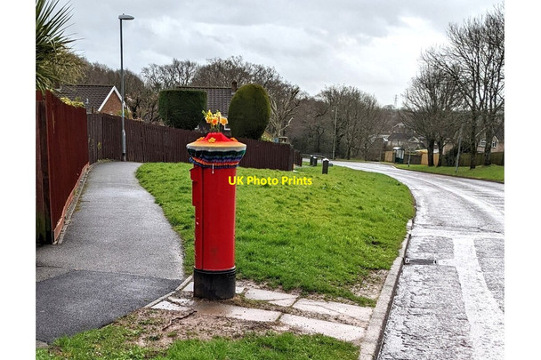 Photo 6"x4" Queen Elizabeth II pillar box, Penylan Way, Cwmbran Cwmbran\/Cwmbr\u00e2n c2022