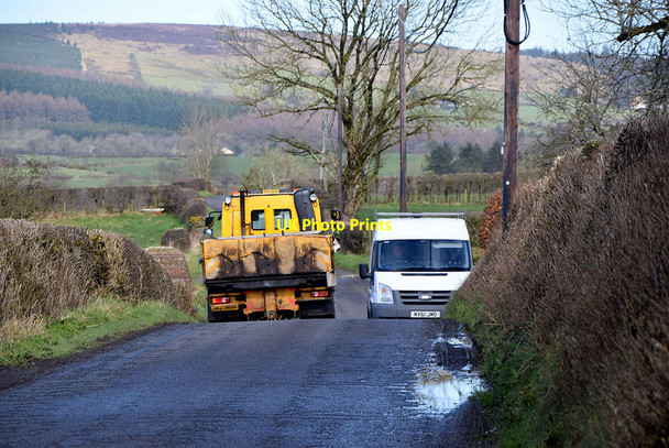 Photo 6"x4" A tight squeeze along Spring Road Mountfield\/H5378 c2022