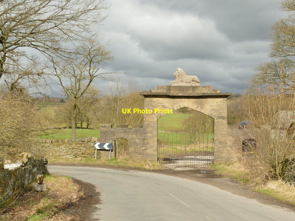 Photo 6"x4" The Lion Gate, Stanage Lane Buttershaw c2022