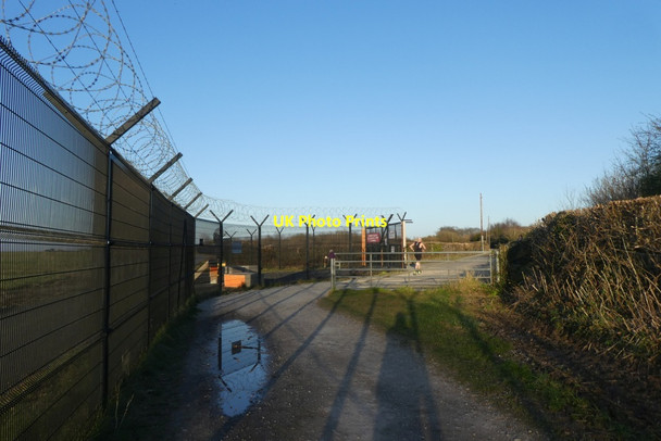 Photo 6"x4" Boundary fence and crash gate Morley\/SJ8282 c2022