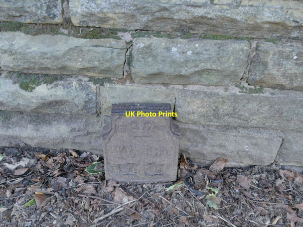 Photo 6"x4" Cast iron GPO marker post, Bradford Road, Northowram Halifax c2022