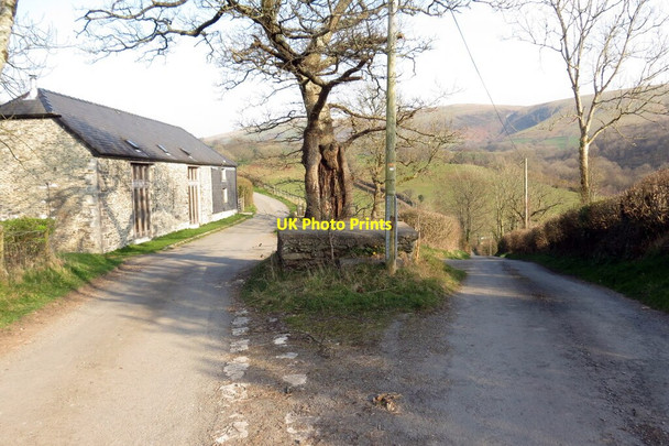 Photo 6"x4" Cyffordd o heolydd bach \/ A junction of minor roads Myddfai c2022