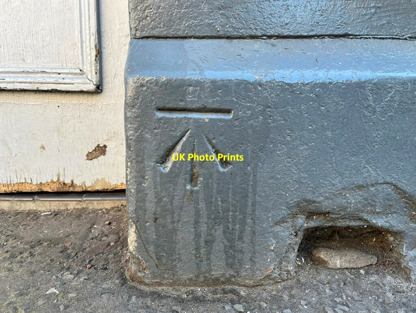 Photo 6"x4" Benchmark, 132 Easter Road Edinburgh c2022