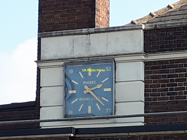 Photo 6"x4" Clock on Pudsey baths Pudsey\/SE2233 c2022