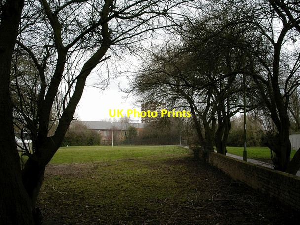 Photo 6"x4" Footpath by Shooters Way, Basingstoke Basingstoke c2006