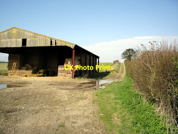 Photo 6"x4" Barn and track heading west Hunton\/SU4839 c2006