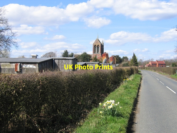 Photo 6"x4" Chapel Green Farm and St Mary's Church, Wythall Inkford c2006