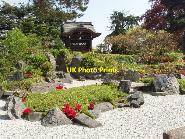 Photo 6"x4" Japanese gateway in spring, Kew Gardens Brentford c2006