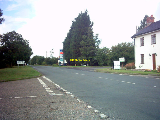 Photo 6"x4" A1120 Crossroads at Badingham Bruisyard c2006