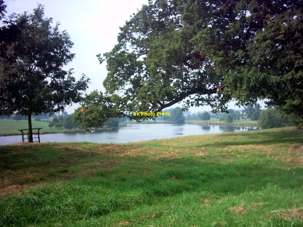 Photo 6"x4" Heveningham Hall Lake Walpole\/TM3674 c2006
