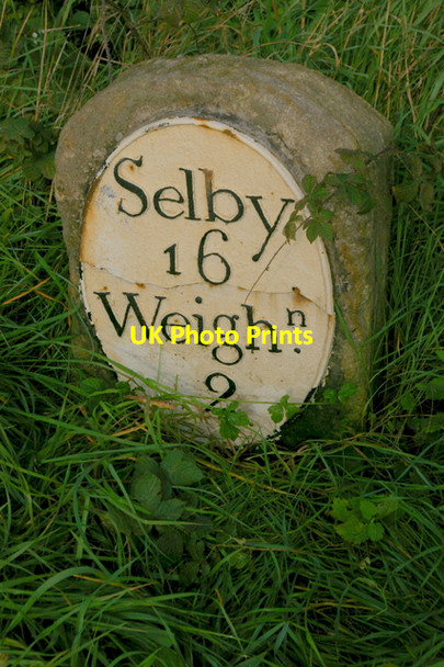 Photo 6"x4" Milestone A163 Market Weighton c2006