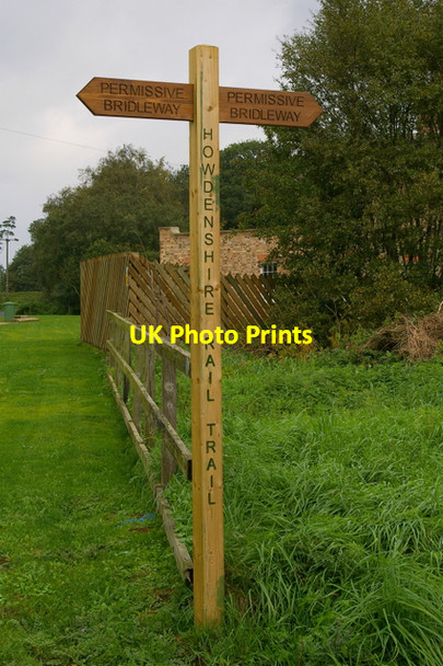 Photo 6"x4" Howdenshire Rail Trail Sign Harswell c2006