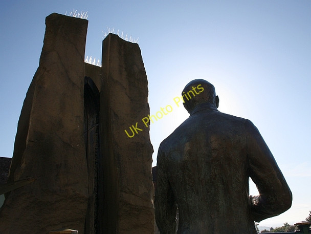 Photo 6"x4" Sir Edward Elgar and the Enigma Fountain, Malvern Great Malvern c2009