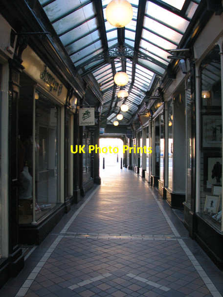 Photo 6"x4" Newark Arcade. Newark-on-Trent c2006