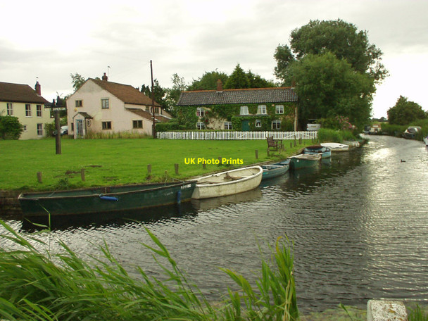 Photo 6"x4" Village green and staithe, West Somerton West Somerton c2004