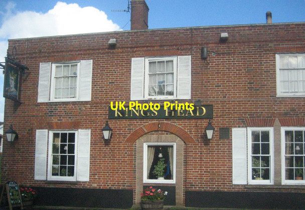 Photo 6"x4" The Kings Head Blofield c2006
