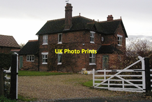 Photo 6"x4" Station Farm Worleston c2006