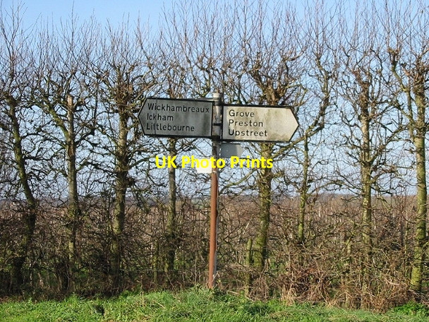 Photo 6"x4" Finger post on junction of Grove Road. Grove Hill\/TR2360 c2007