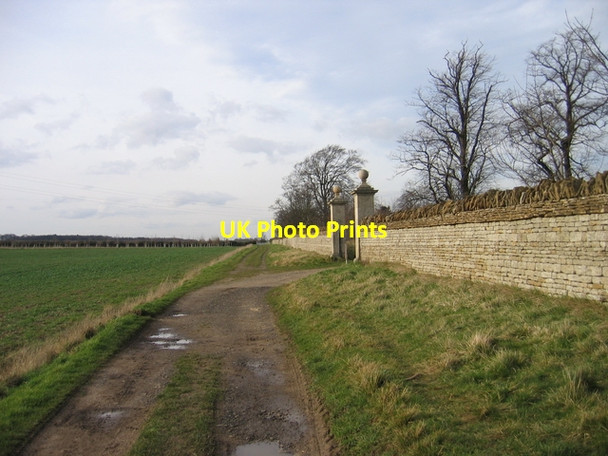 Photo 6"x4" The Hereward Way Barnack c2007