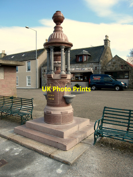 Photo 6"x4" Aberchirder fountain. Aberchirder c2007