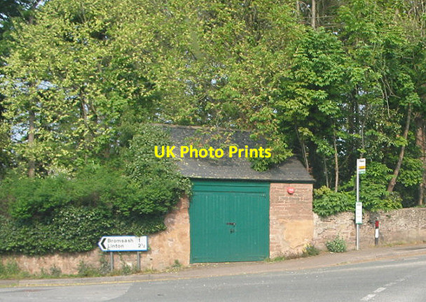 Photo 6"x4" Bus stop at road junction, Weston under Penyard Kingstone\/SO6324 c2007