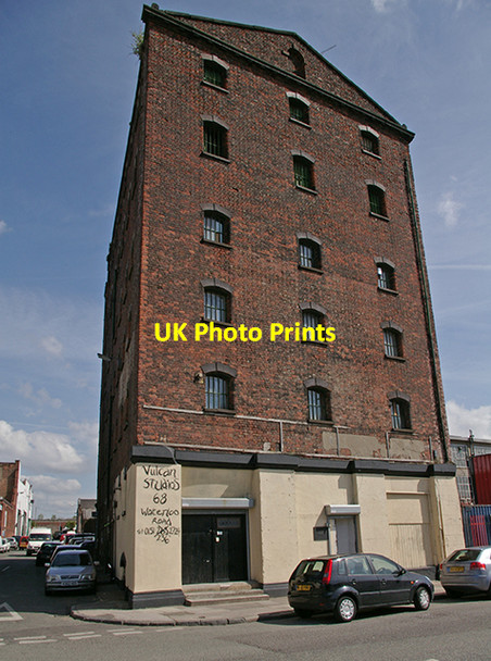 Photo 6"x4" Vulcan Studio Vauxhall\/SJ3491 c2007