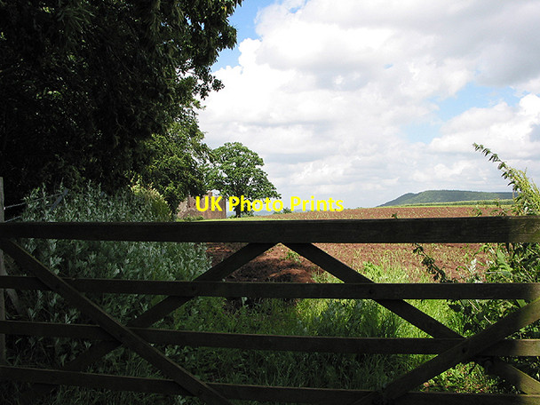 Photo 6"x4" Approach to Goodrich Castle Goodrich c2007