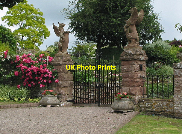 Photo 6"x4" Entrance to Fawley Court Ballingham c2007