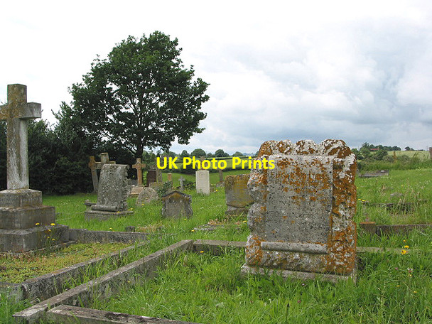 Photo 6"x4" Churchyard, Hoarwithy Hoarwithy c2007