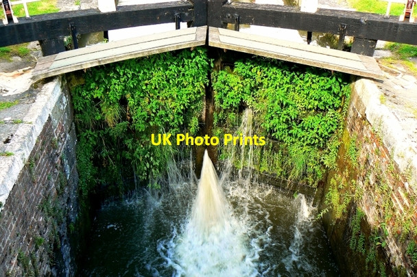 Photo 6"x4" Lock gates, Kennet and Avon canal, Wootton Rivers Cuckoo's Knob c2007