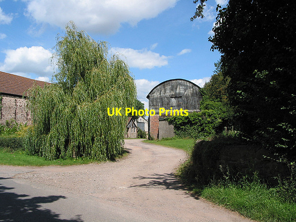 Photo 6"x4" Farm buildings at Wyelea Ross-on-Wye c2007