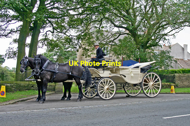 Photo 6"x4" Waiting for the bride Cockfield\/NZ1224 c2007