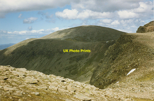 Photo 6"x4" Col between Cairn Lochan and Stob Coire an t-Sneachda Stob Coire an t-Sneachda c1989