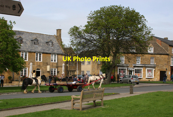 Photo 6"x4" Cotswold Village Life Broadway\/SP0937 c2008