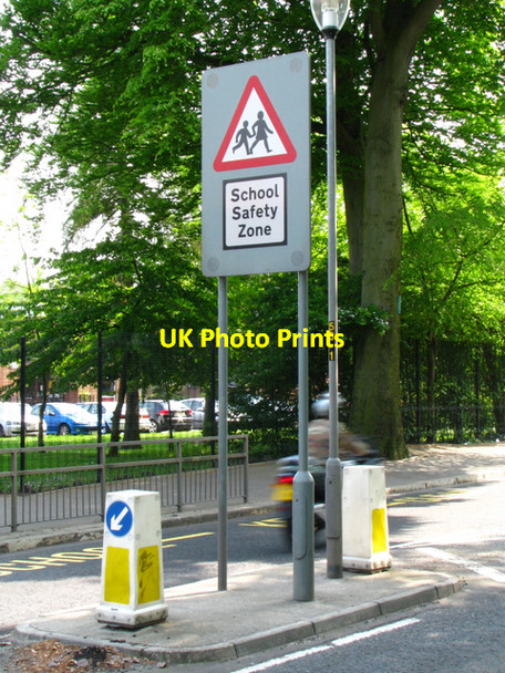 Photo 6"x4" Road sign and crossing, Ravenhill Road, Belfast Belfast c2008