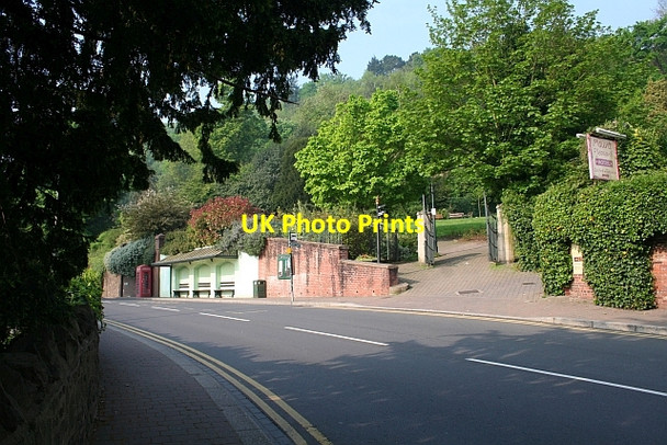 Photo 6"x4" Wells Road bus stop and Rosebank Gardens Great Malvern c2008