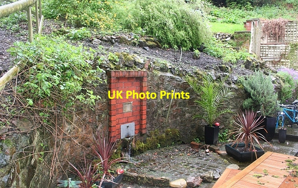 Photo 6"x4" The Holy Well spout Malvern Wells c2008