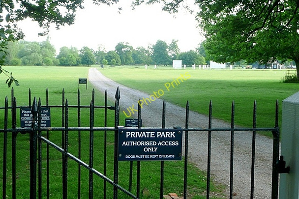 Photo 6"x4" Englefield Park Parker's Corner c2009