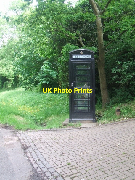 Photo 6"x4" Black K6 telephone kiosk Stoke Pound c2008
