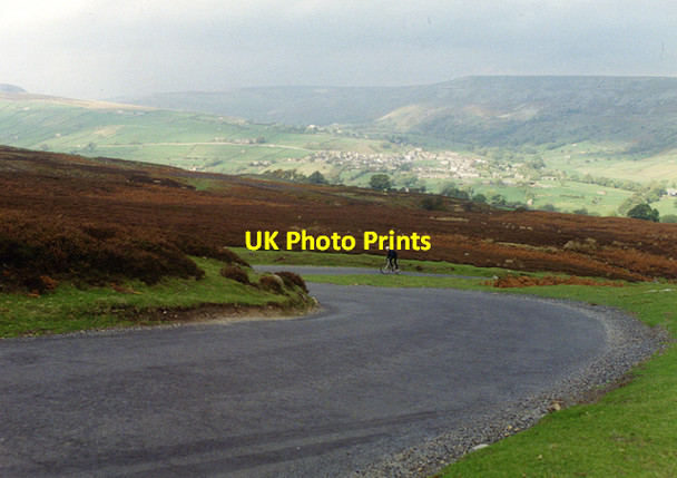 Photo 6"x4" Lone cyclist above Reeth Grinton c1996