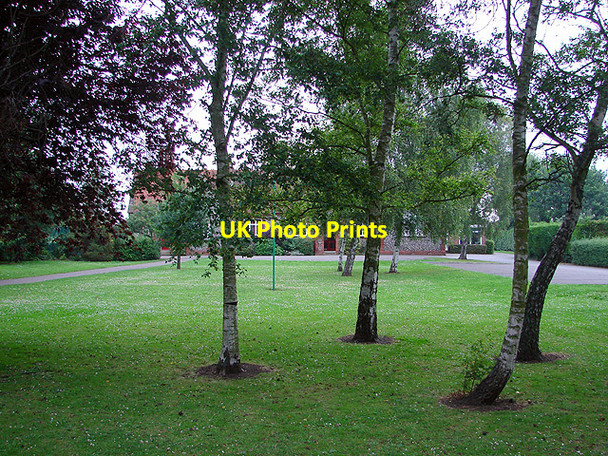 Photo 6"x4" Ickleford School front lawns Hitchin c2008