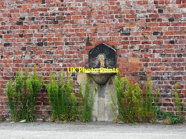 Photo 6"x4" Old drinking fountain, Trafalgar  Branch Dock Vauxhall\/SJ3491 c2008