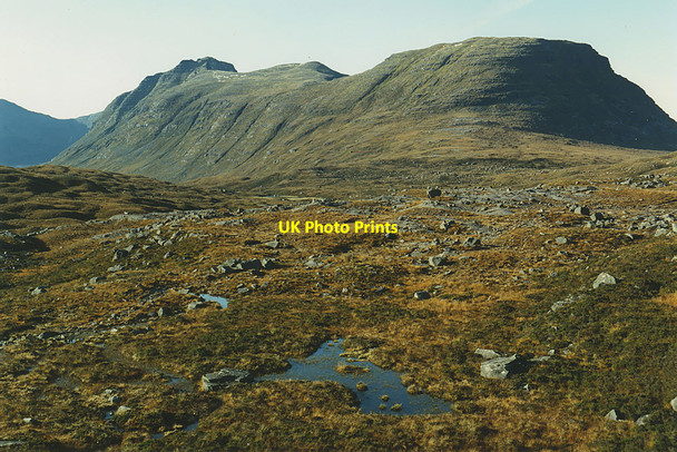 Photo 6"x4" The bealach at the head of Coire Dubh M\u00c3\u00b2r S\u00e0il Mh\u00f2r\/NG9360 c1991