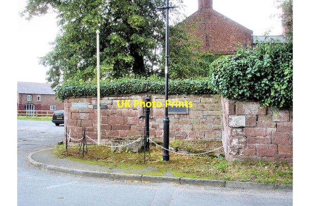 Photo 6"x4" Saighton - village pump Saighton c2008